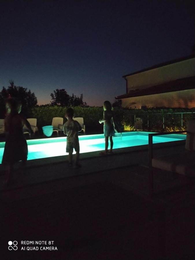 Villa Nika ลาบิน ภายนอก รูปภาพ